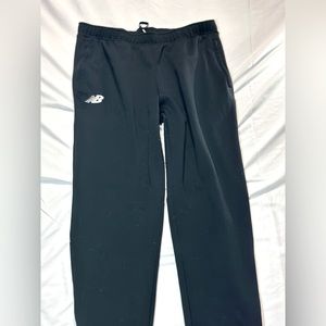 NEW BALANCE JOGGERS- Large.